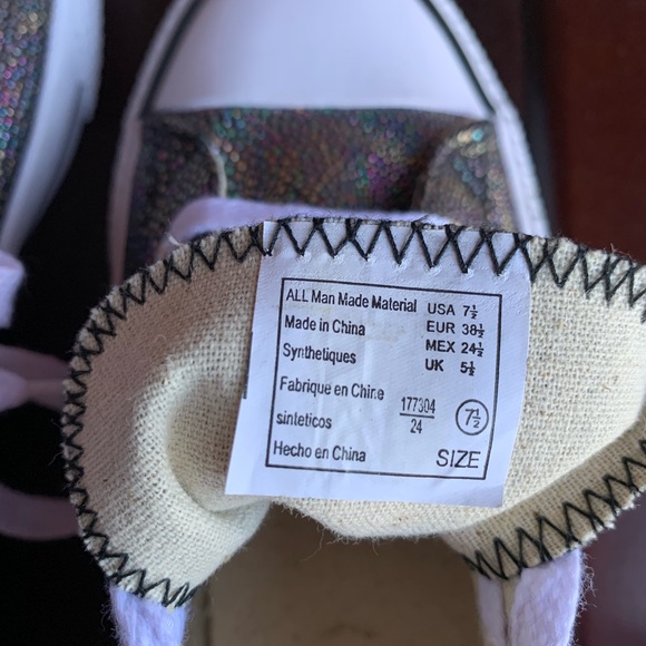 Airwalk Iridescent Non-Marking Sneakers - Picture 9 of 10